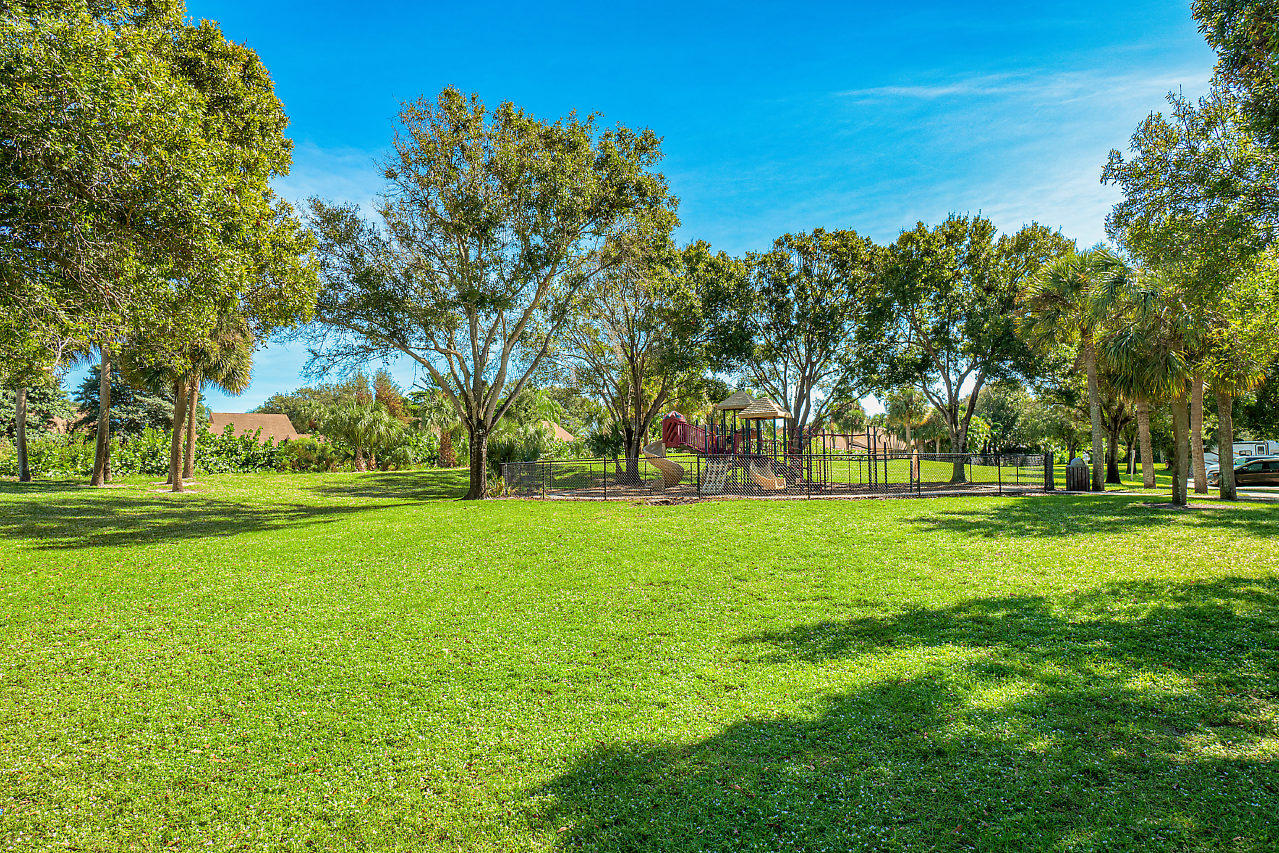 245 Ridge Road Jupiter, FL 33477 - Photo 29 of 34 009-AmentiesforTheridge-Jupiter-FL-small