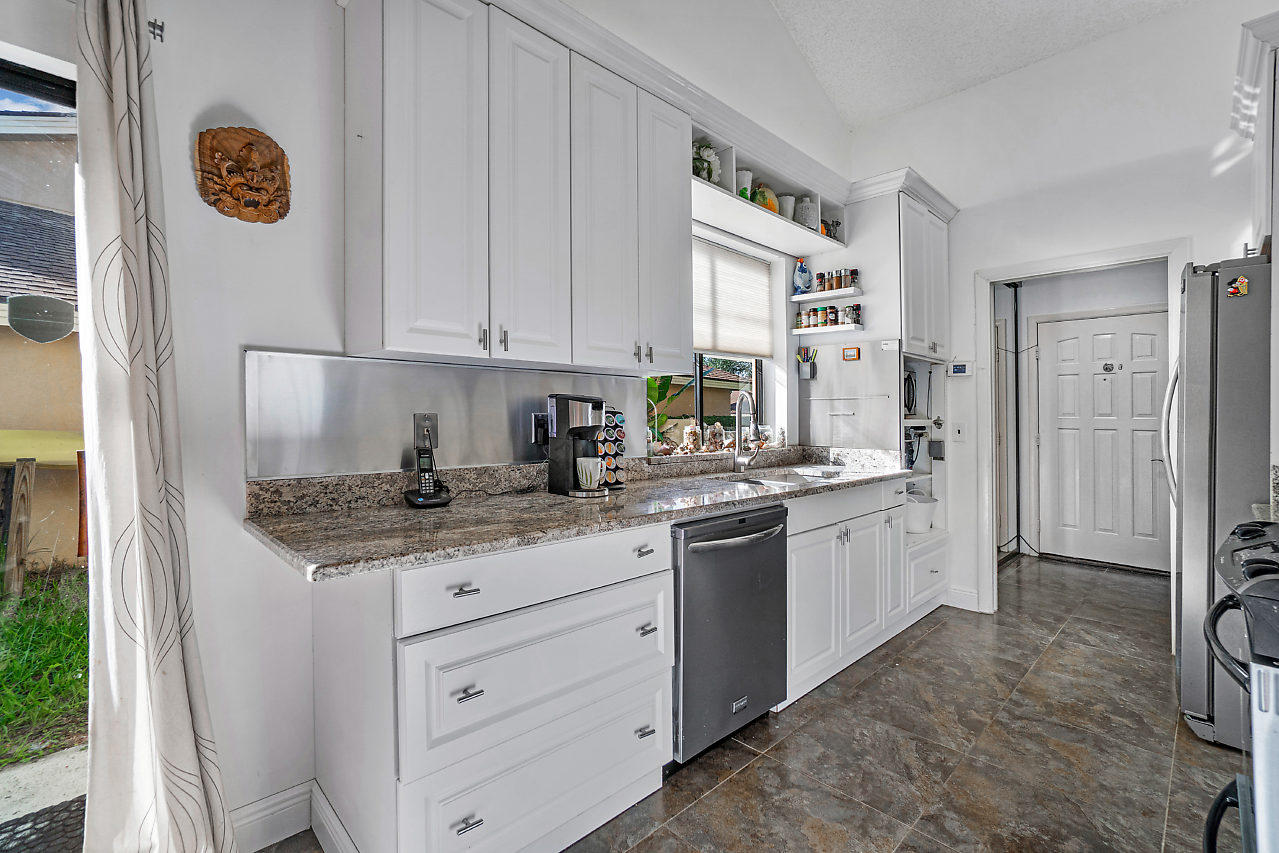 245 Ridge Road Jupiter, FL 33477 - Photo 6 of 34 011-245RidgeRd-Jupiter-FL-small
