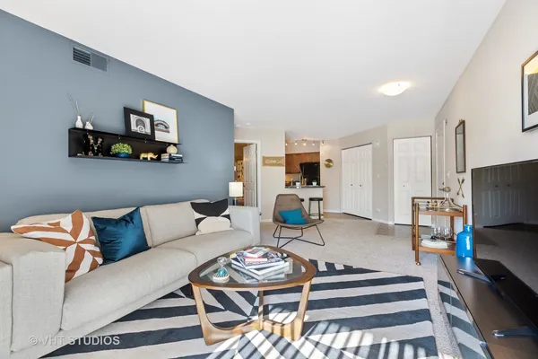 $2,614 | 1507 Westminster Drive, Unit 112, Naperville, IL 60563