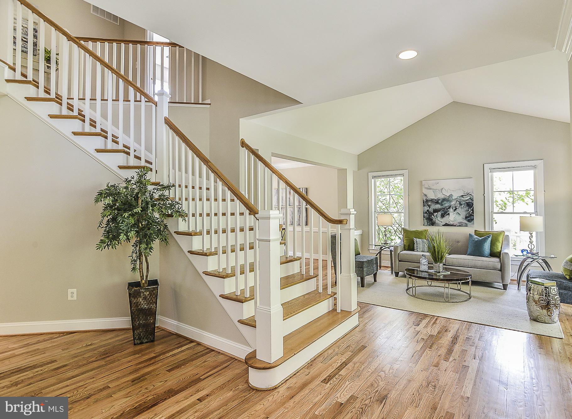 7620 Cabin Road Cabin John, MD 20818 - Photo 4 of 37 Foyer