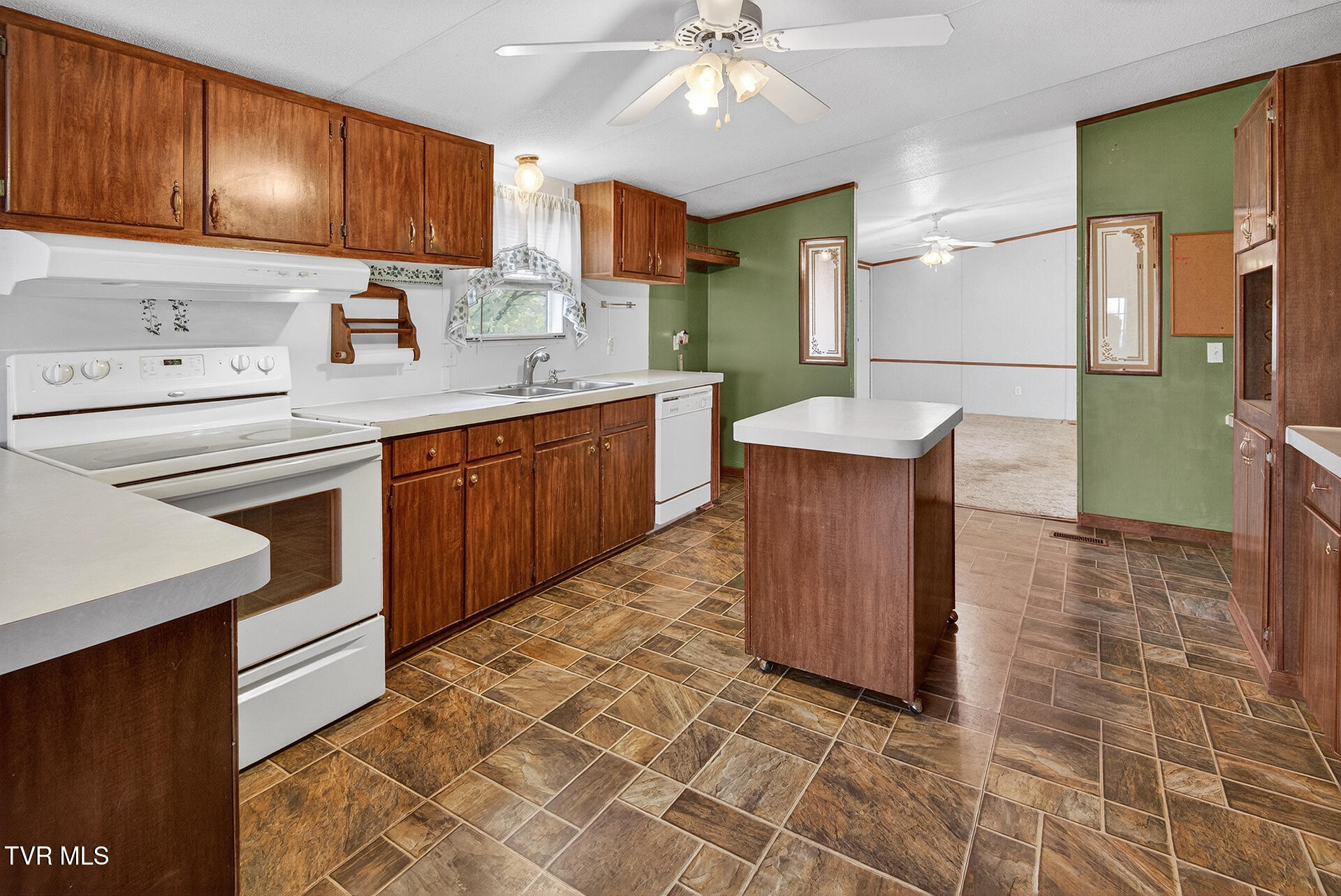 62 Roaming Drive Chuckey, TN 37641 - Photo 9 of 37 D-Neas-62-Roaming-Drive-Interior-8354