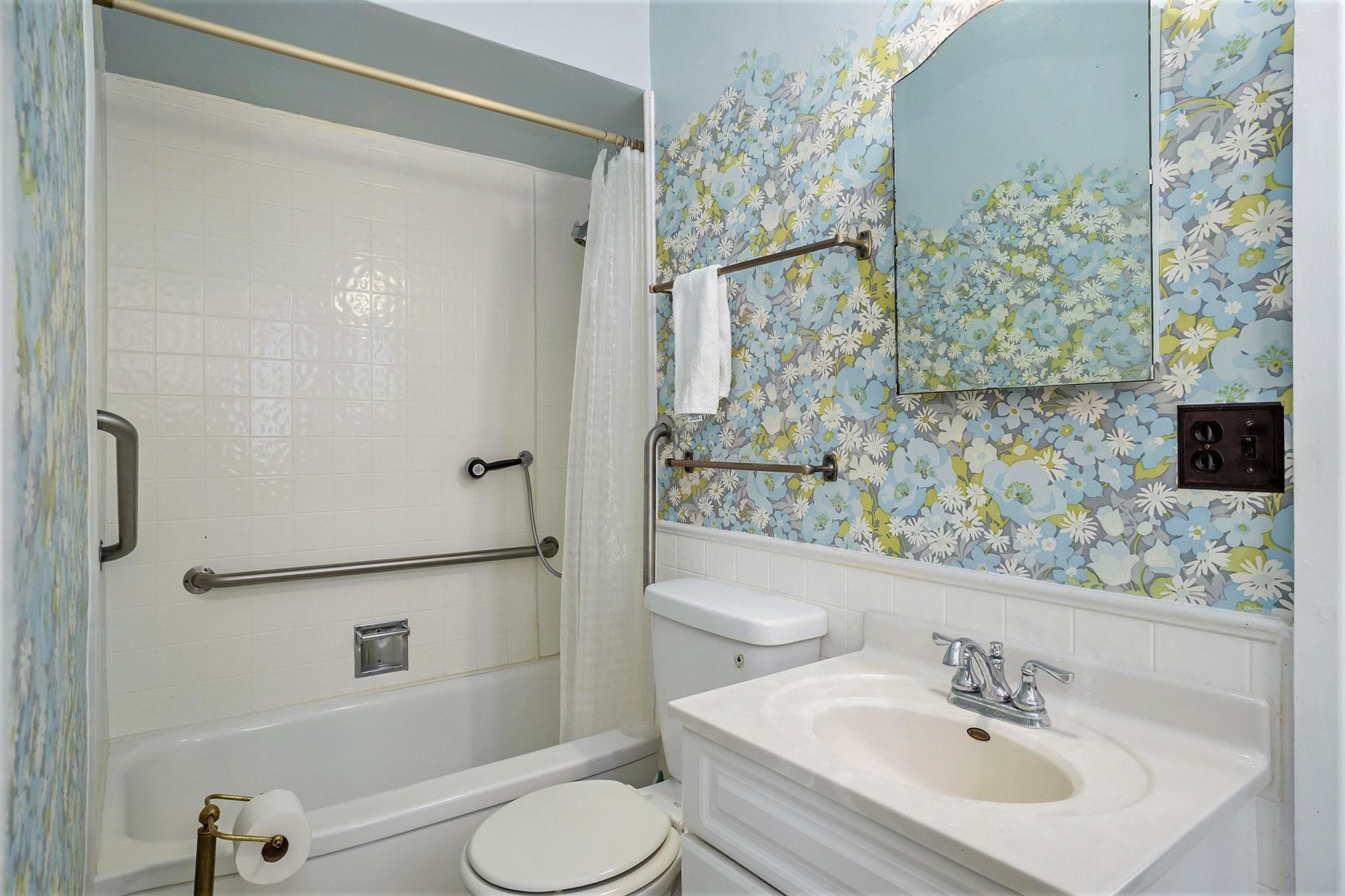 18293 Mission Road Traverse City, MI 49686 - Photo 14 of 52 1902282-14.JPG