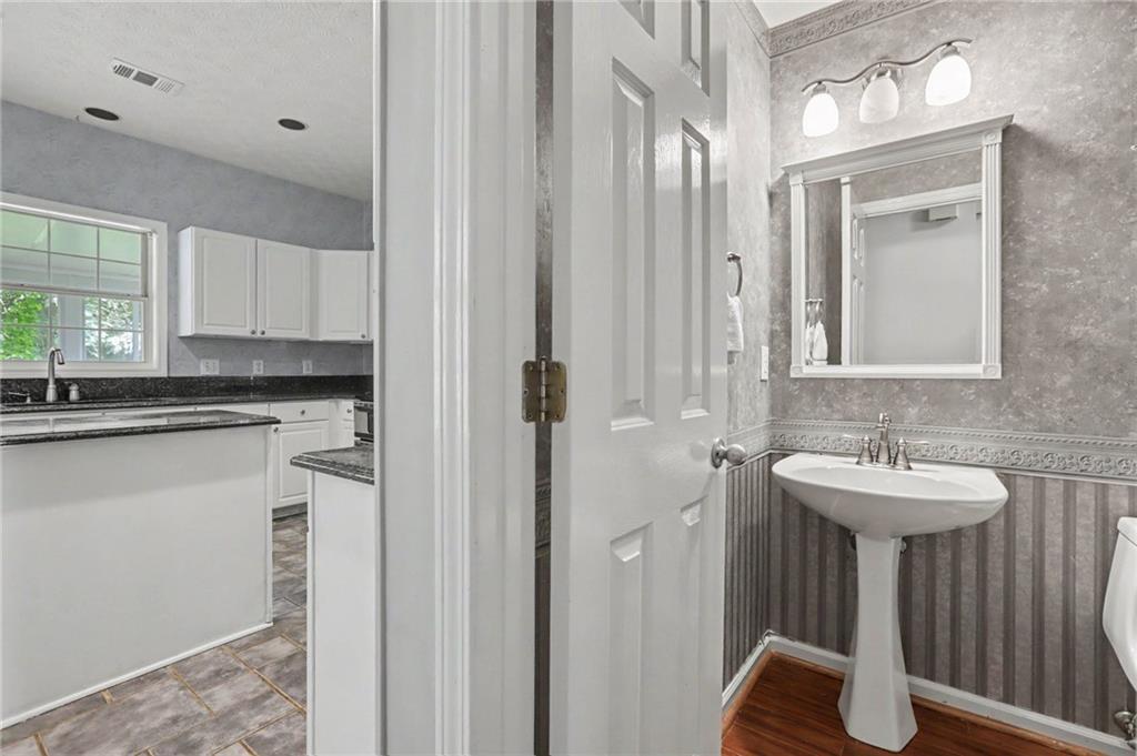 525 Cogburn Ridge Way Alpharetta, GA 30004 - Photo 14 of 28 Gallery Image 14