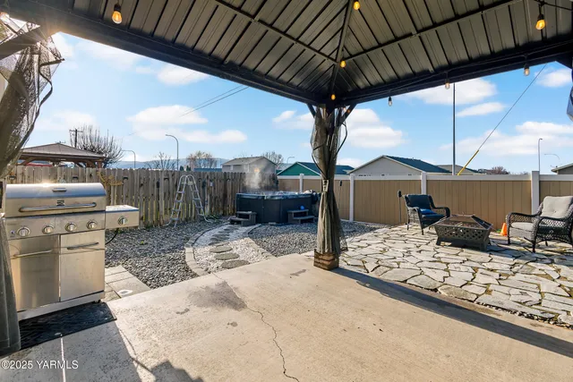 $429,900 | 206 South Zeus Street, Moxee, WA 98936