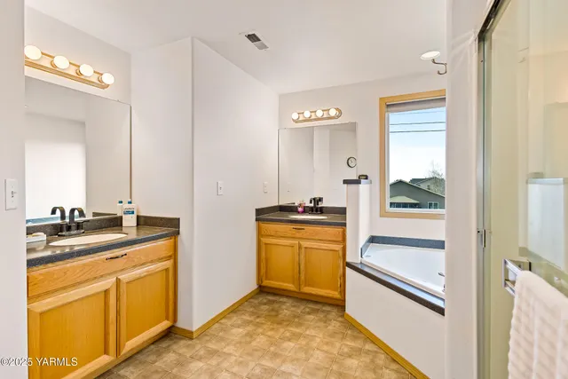 $429,900 | 206 South Zeus Street, Moxee, WA 98936