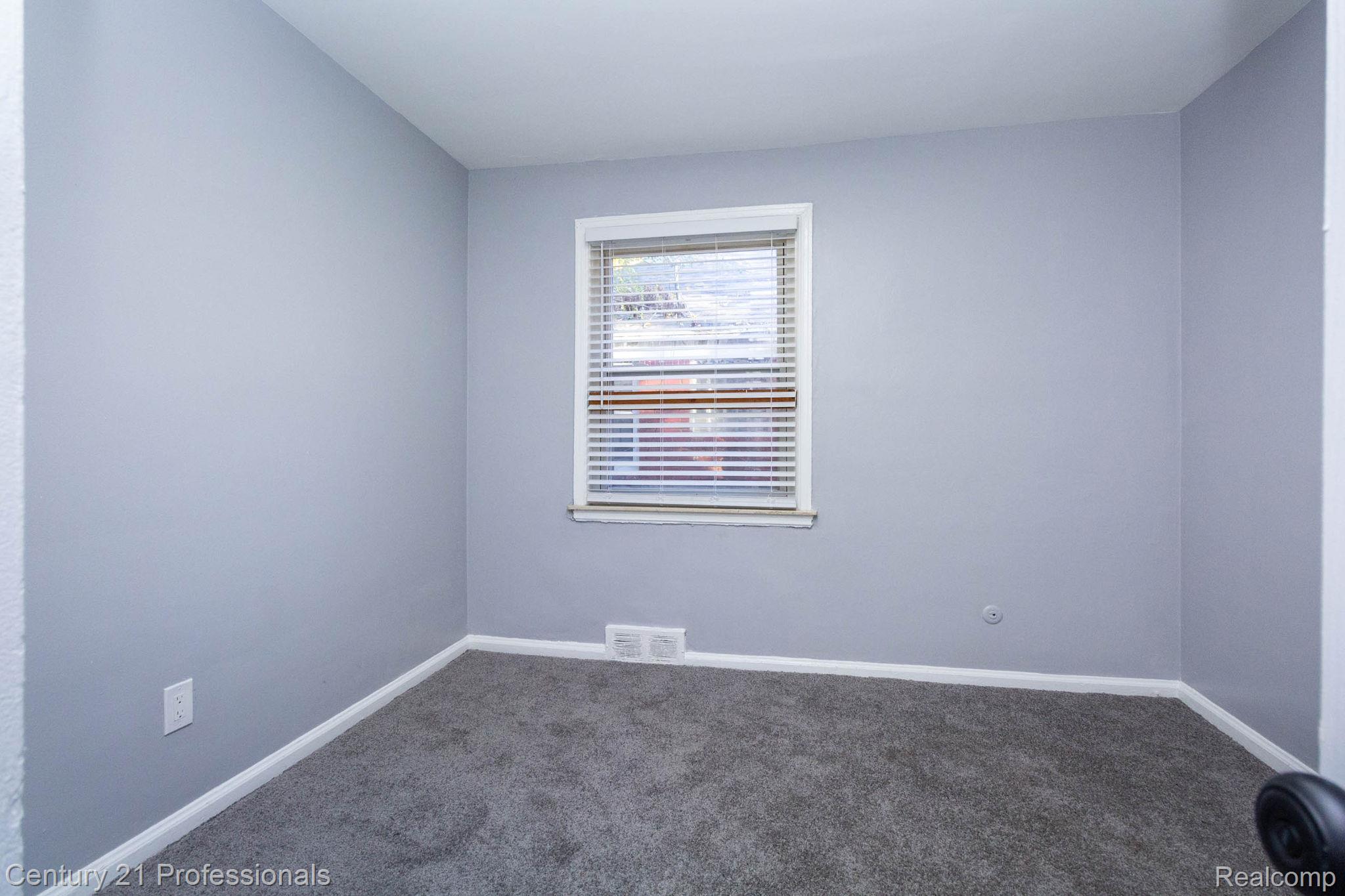 18951 Edinborough Road Detroit, MI 48219 - Photo 20 of 47 Empty room with carpet flooring and baseboards