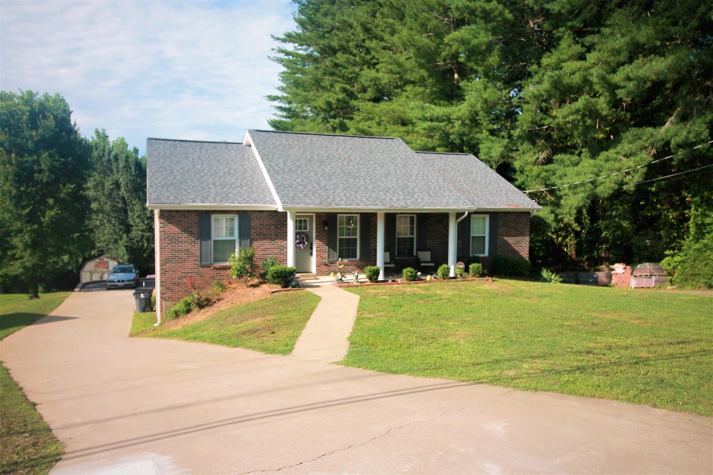 Welcome to 216 Hawkins Rd