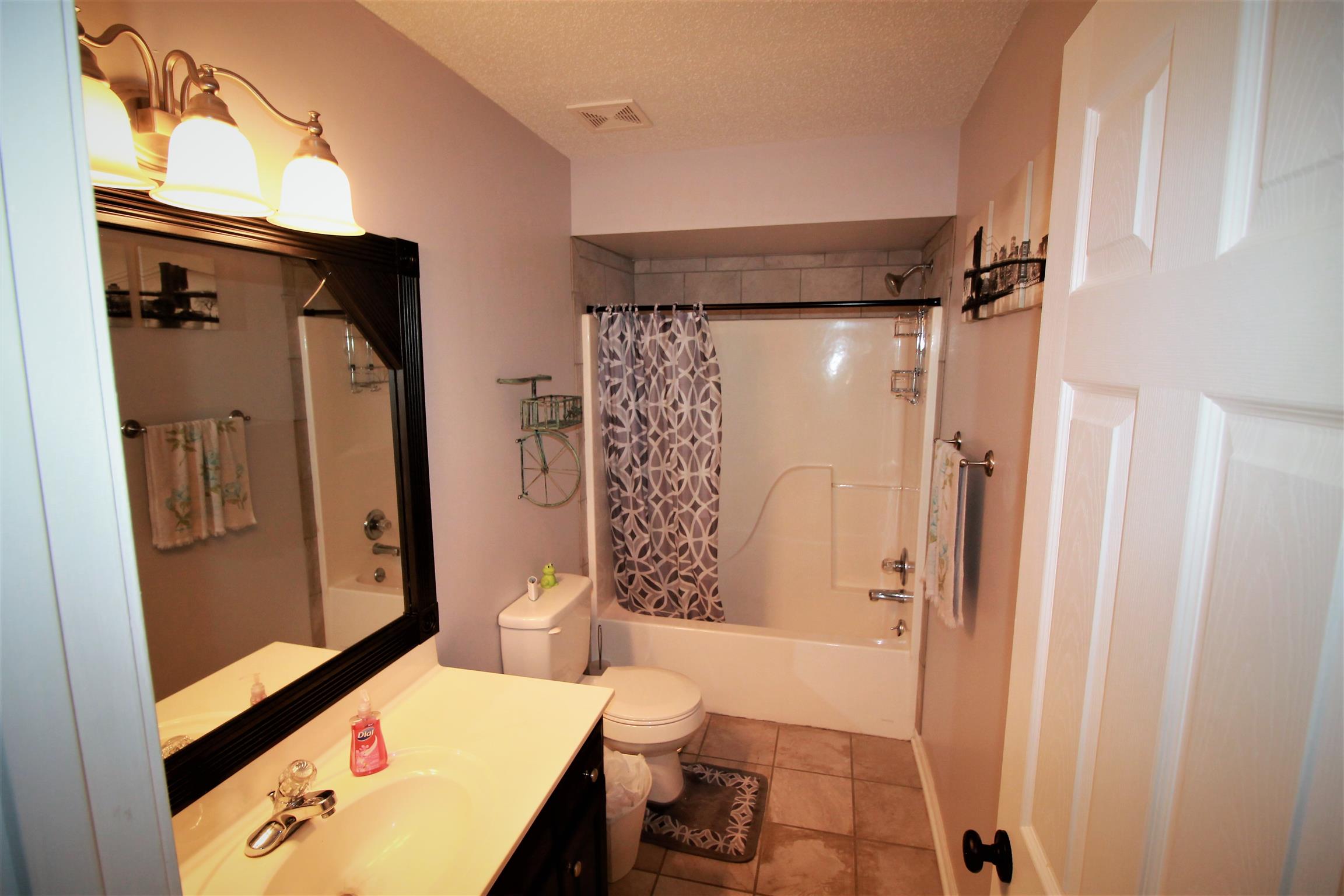216 Hawkins Road Clarksville, TN 37040 - Photo 15 of 29 2nd full bathroom!