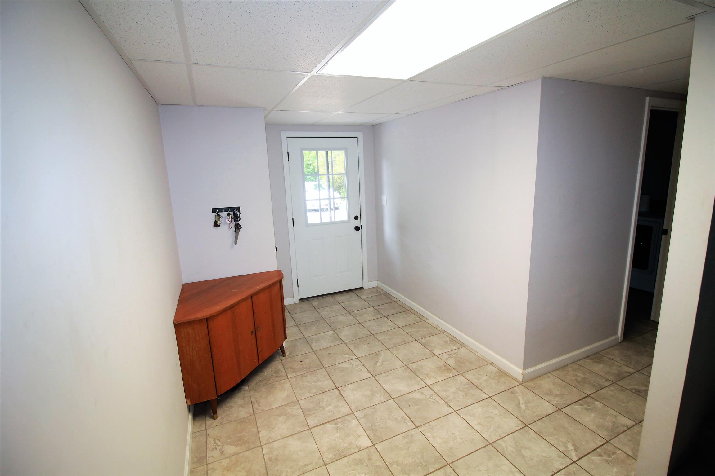 216 Hawkins Road Clarksville, TN 37040 - Photo 21 of 29 Entryway from downstairs