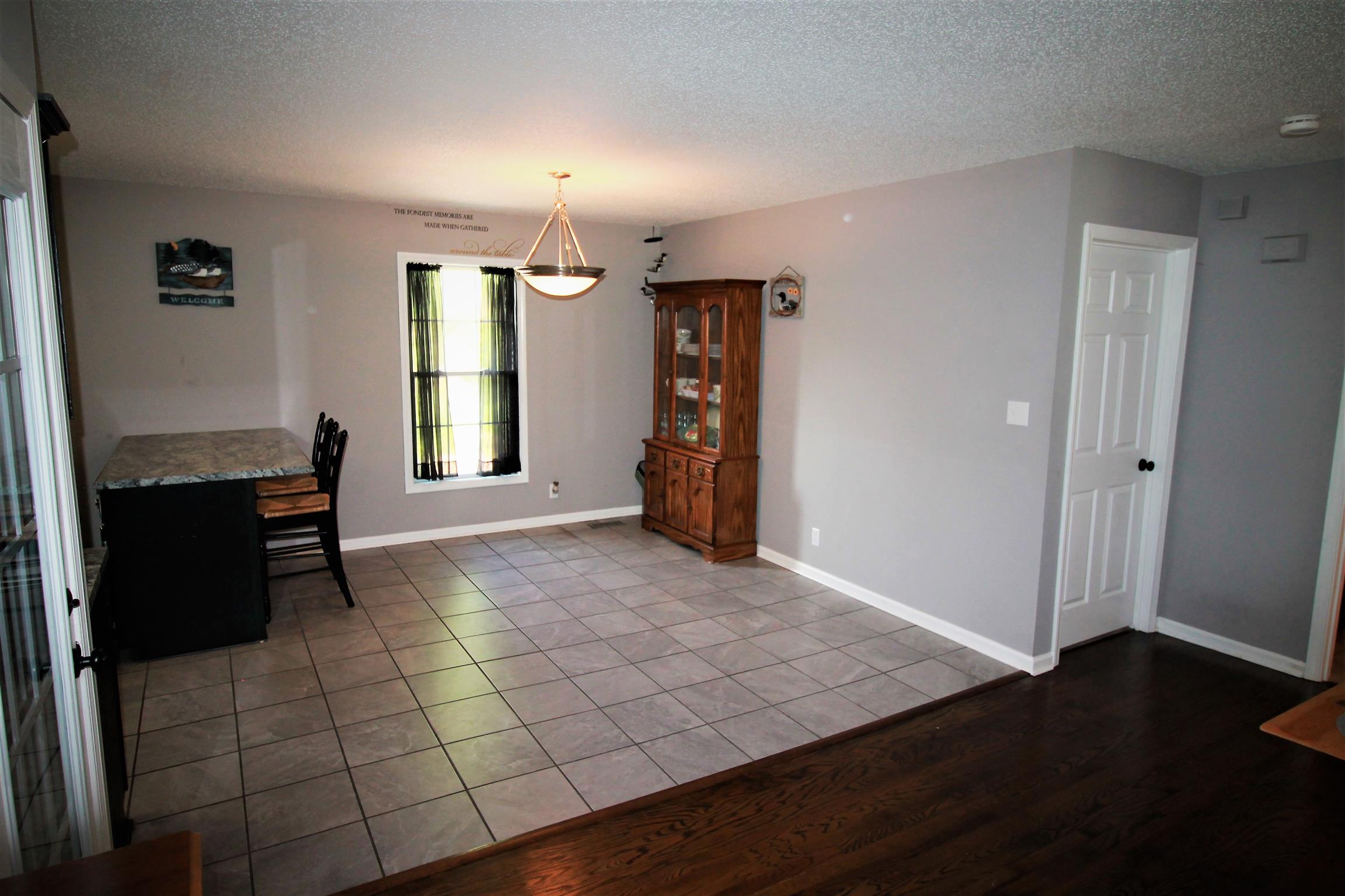 216 Hawkins Road Clarksville, TN 37040 - Photo 8 of 29 A breakfast nook with an outside view!