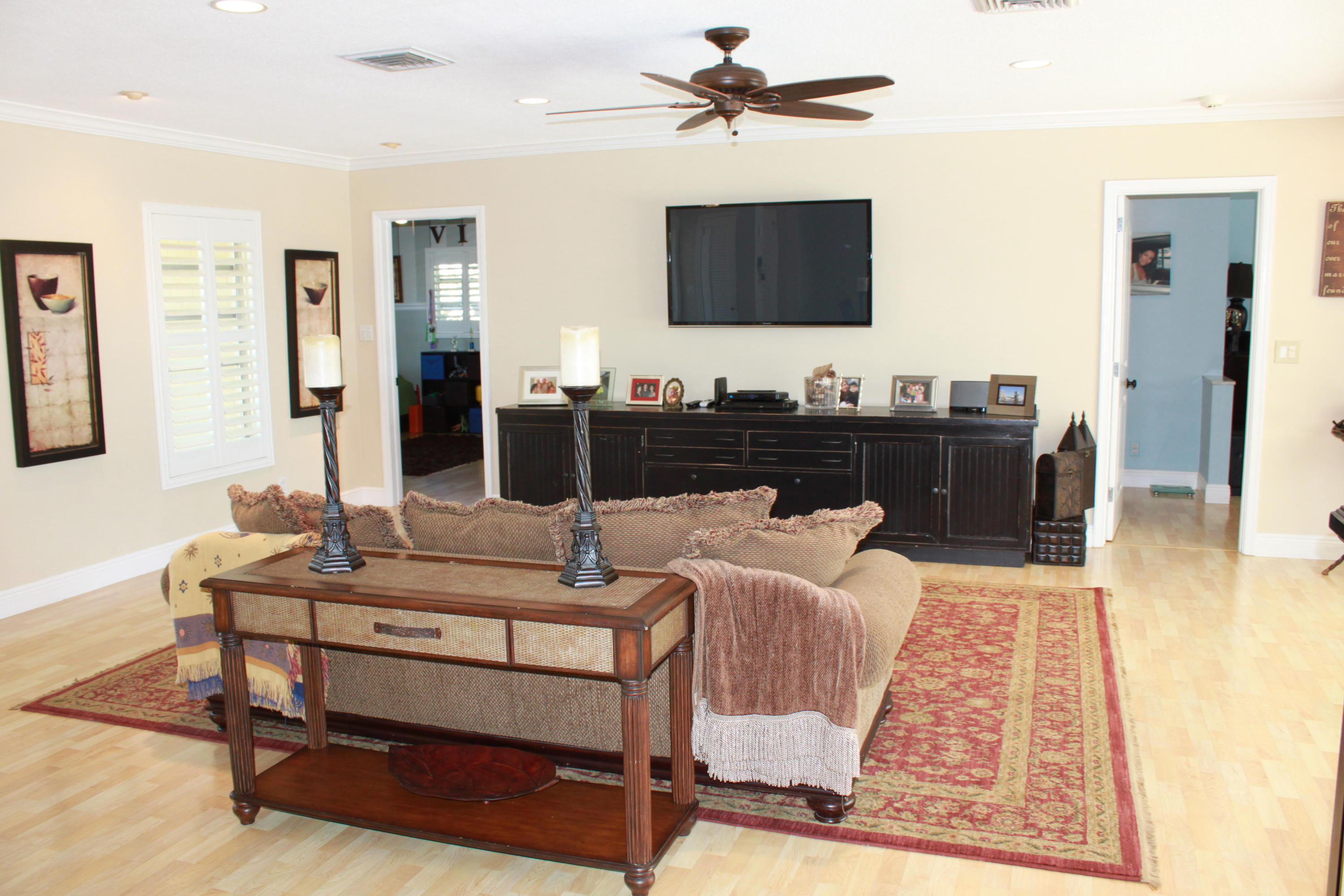 1090 Pepperridge Terrace Boca Raton, FL 33486 - Photo 6 of 23 Living Room