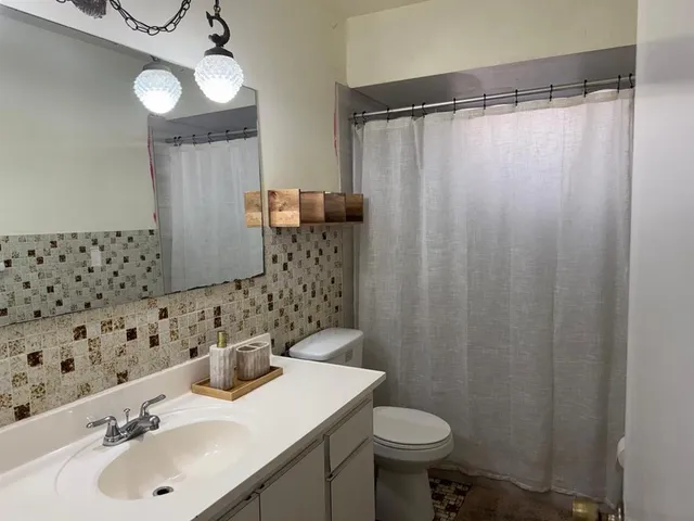 $2,290 | 2421 Johnson Street, Hollywood, FL 33020