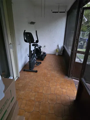 $2,290 | 2421 Johnson Street, Hollywood, FL 33020