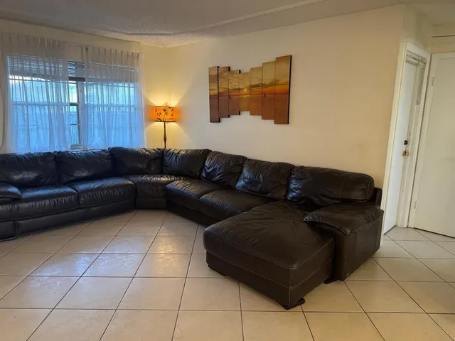 $2,290 | 2421 Johnson Street, Hollywood, FL 33020