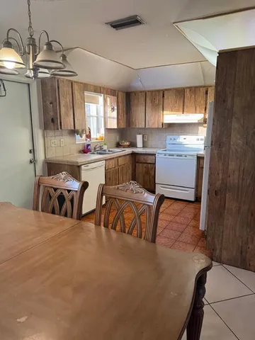 $2,290 | 2421 Johnson Street, Hollywood, FL 33020