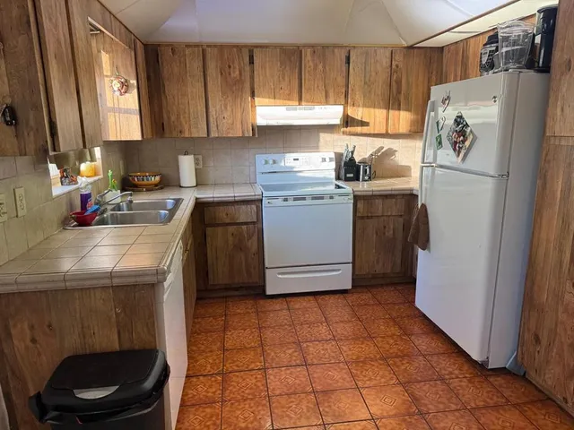 $2,290 | 2421 Johnson Street, Hollywood, FL 33020