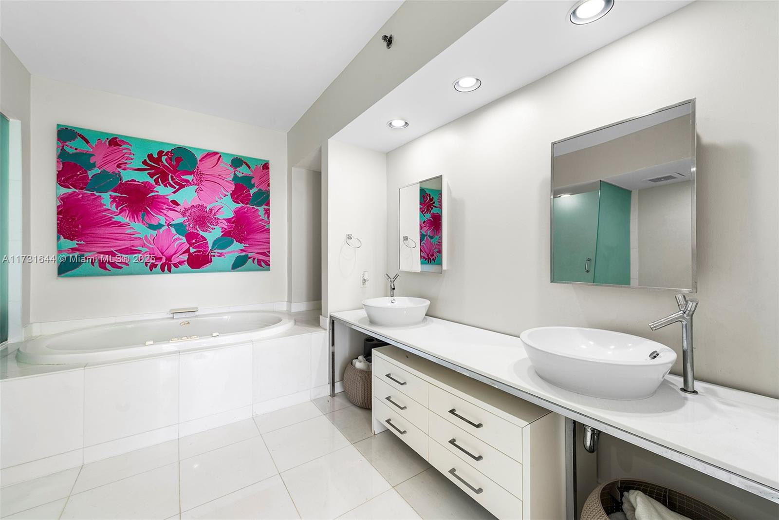 450 Alton Road, Unit 3010 Miami Beach, FL 33139 - Photo 15 of 64