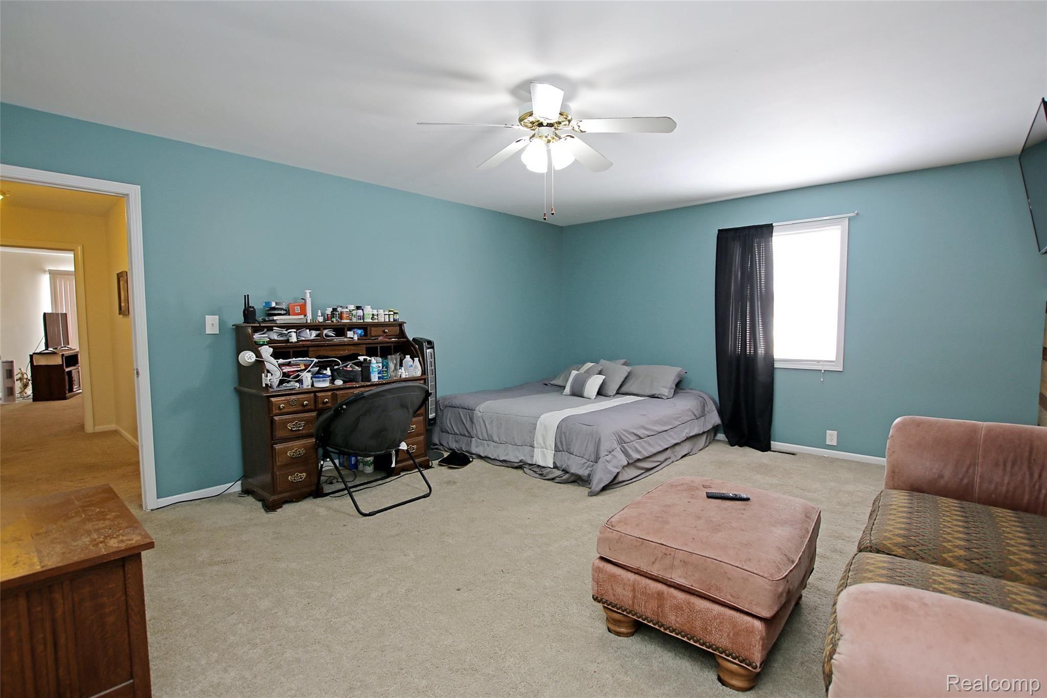 11348 Fenton Road Fenton, MI 48430 - Photo 22 of 47 22) Bedroom 1.jpg