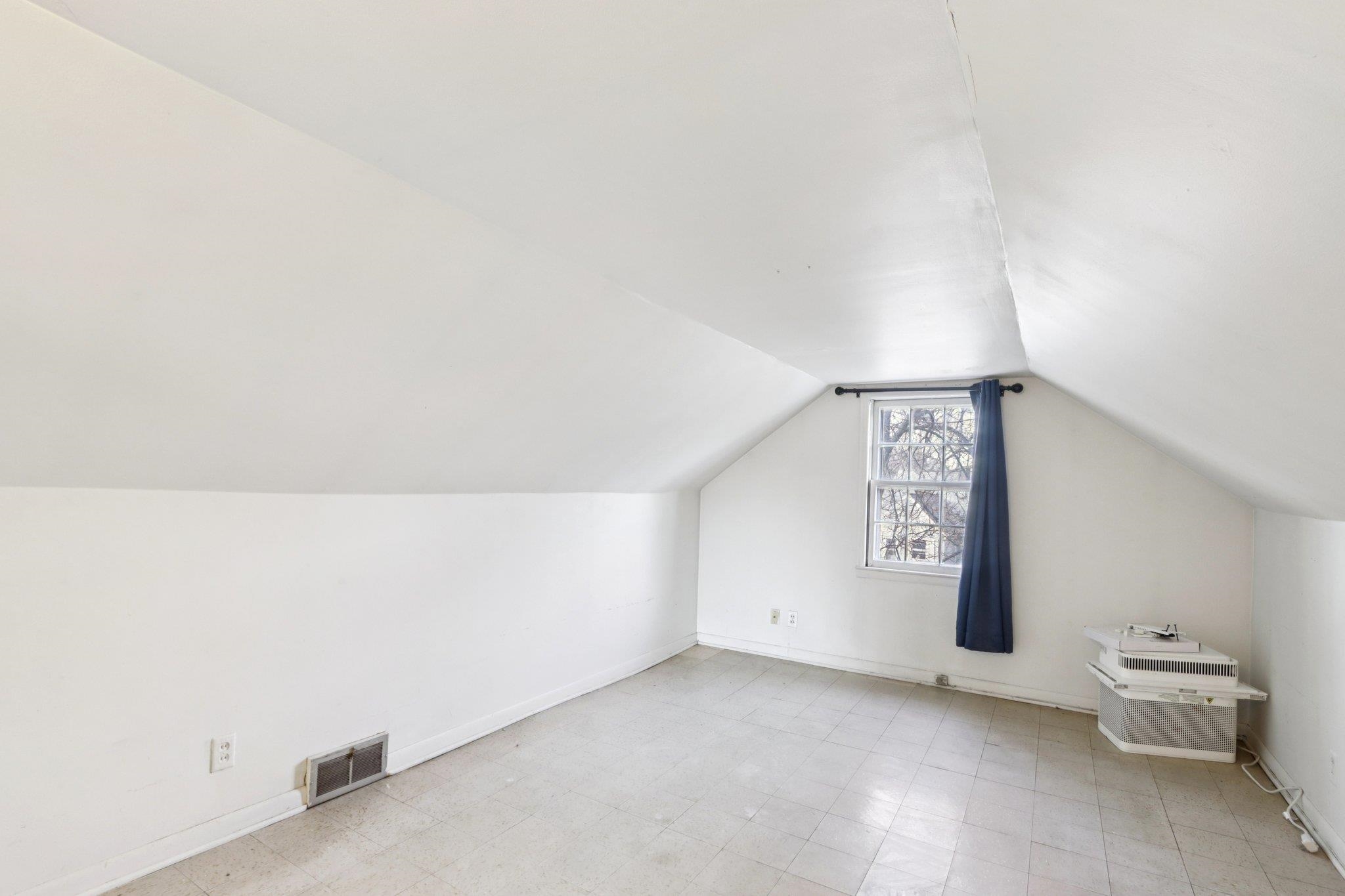 2617 Hoard Street Madison, WI 53704 - Photo 5 of 15