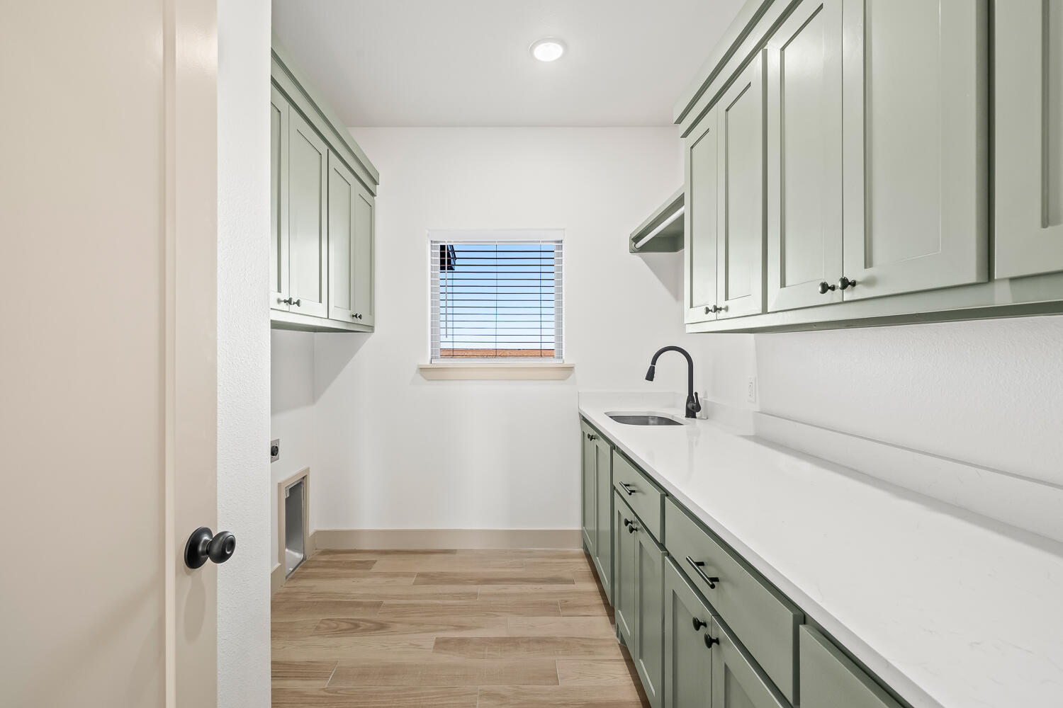 8412 North County Road 1300 Shallowater, TX 79363 - Photo 12 of 43 a bathroom with a sink and a mirror
