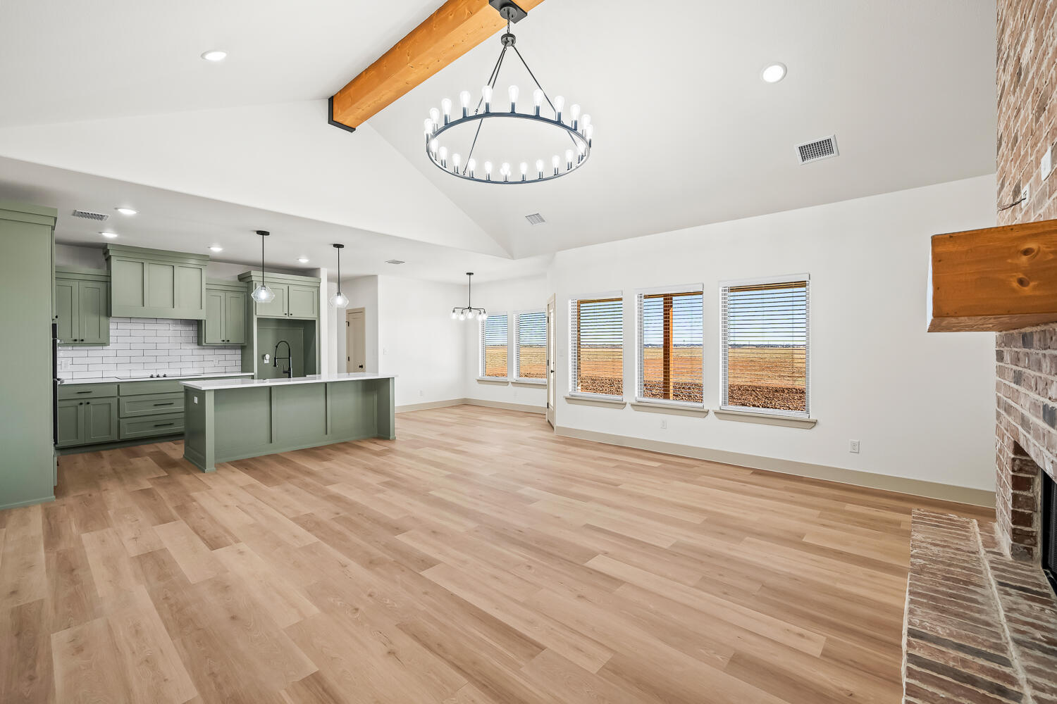 8412 North County Road 1300 Shallowater, TX 79363 - Photo 25 of 43 a view of an empty room and window