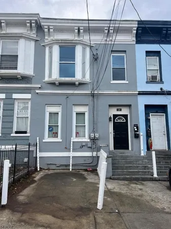 $525,000 | 110 Peabody Place, Newark, NJ 07104