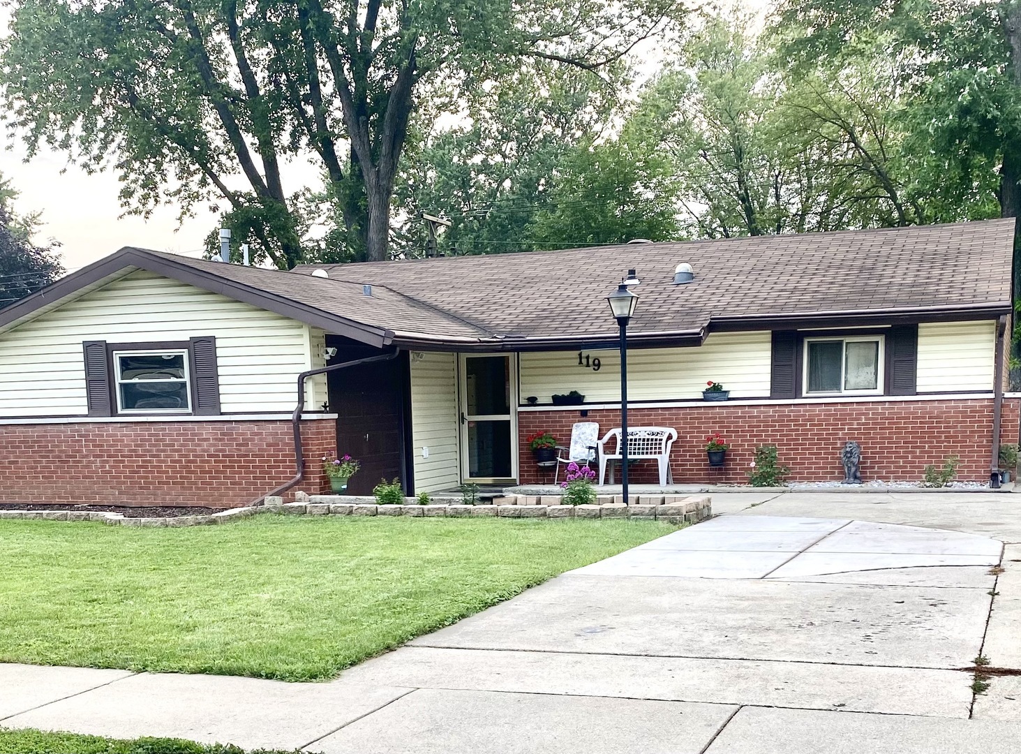 119 Queenswood Road Bolingbrook, IL 60440 - Photo 2 of 20