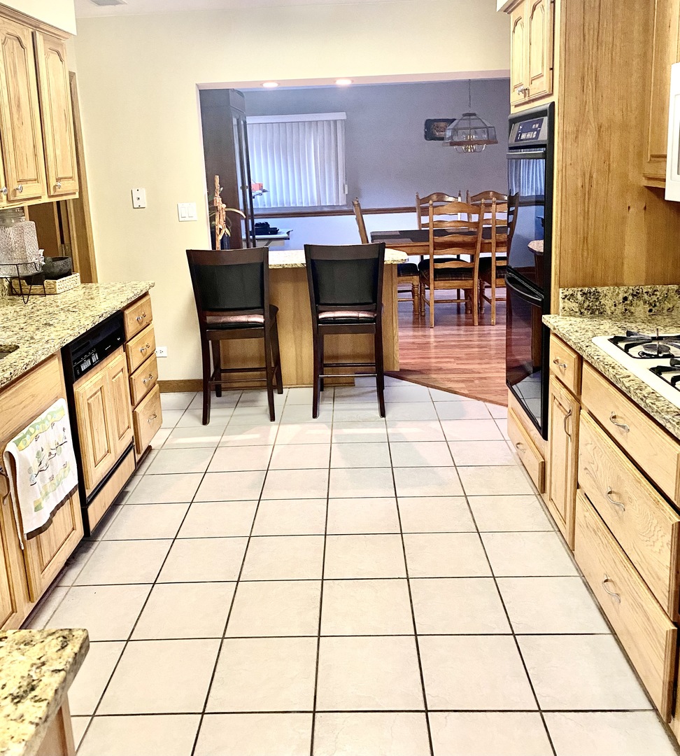 119 Queenswood Road Bolingbrook, IL 60440 - Photo 10 of 20