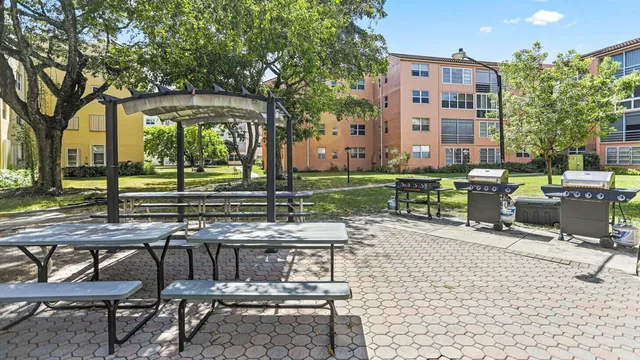 $107,900 | 2811 Somerset Drive, Unit 404, Lauderdale Lakes, FL 33311