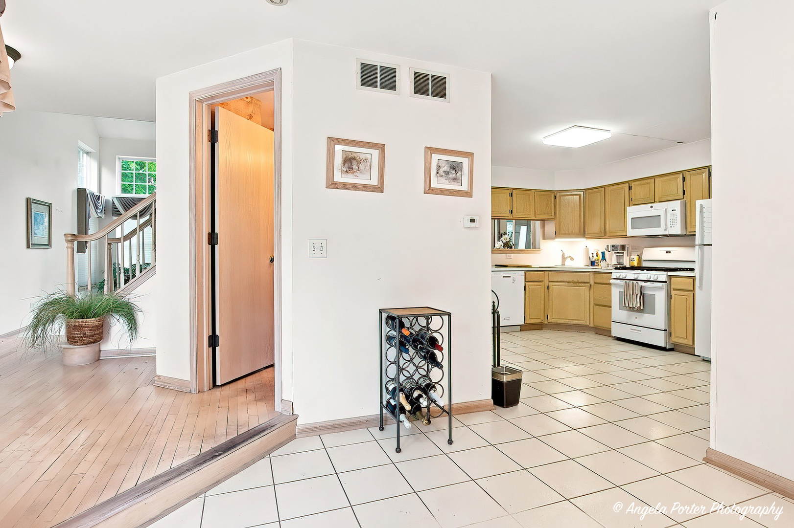 327 Cimarron Road East, Unit 327 Lombard, IL 60148 - Photo 10 of 32 Gallery Image 10