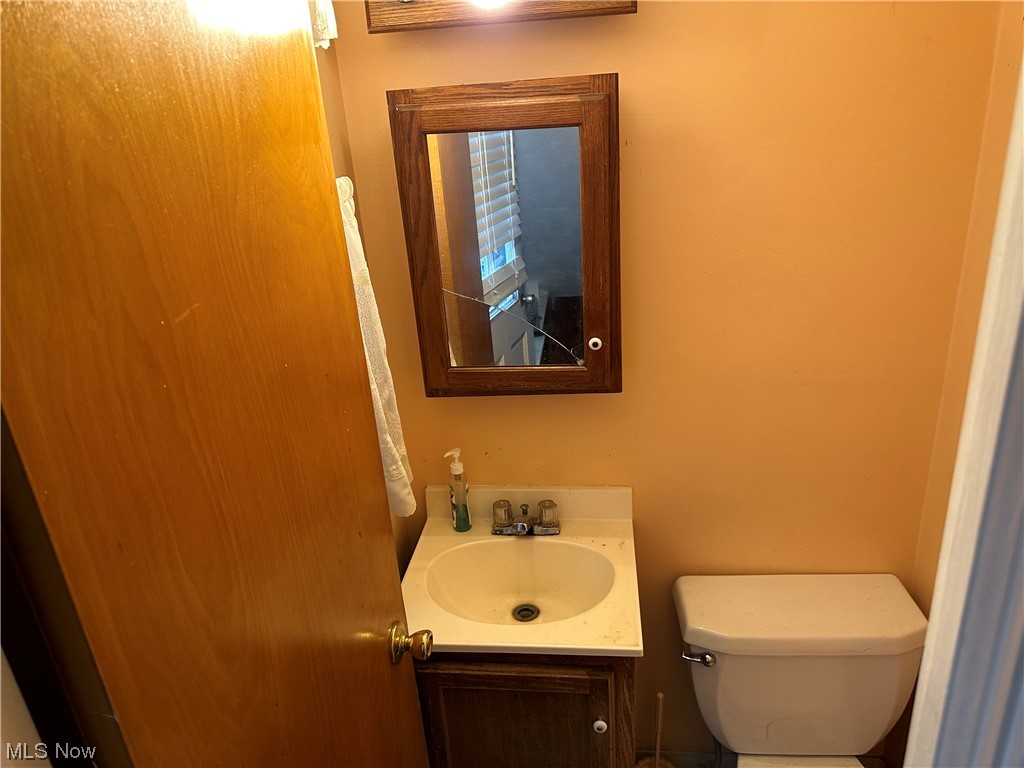 4337 Baintree Road University Heights, OH 44118 - Photo 10 of 30