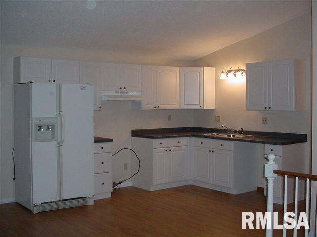 211 Columbine Street Payson, IL 62360 - Photo 3 of 6 Gallery Image 3