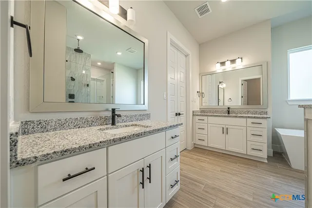 $629,000 | 254 Firewheel Loop, Floresville, TX 78114