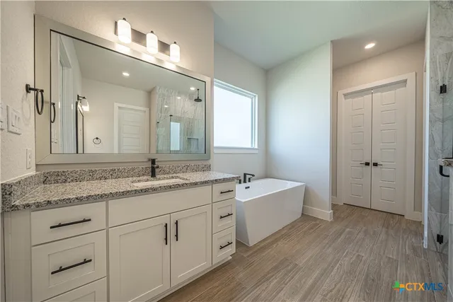 $629,000 | 254 Firewheel Loop, Floresville, TX 78114