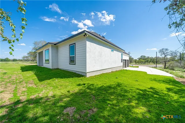 $629,000 | 254 Firewheel Loop, Floresville, TX 78114