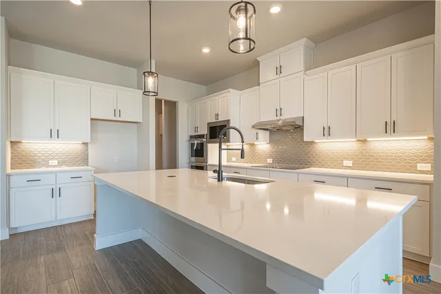 $629,000 | 254 Firewheel Loop, Floresville, TX 78114