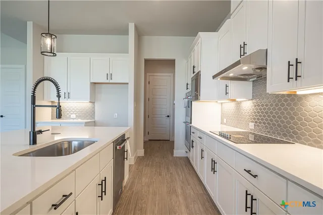 $629,000 | 254 Firewheel Loop, Floresville, TX 78114