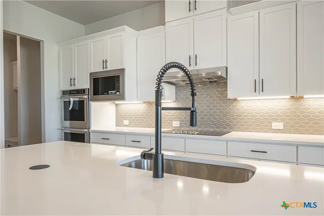 $629,000 | 254 Firewheel Loop, Floresville, TX 78114