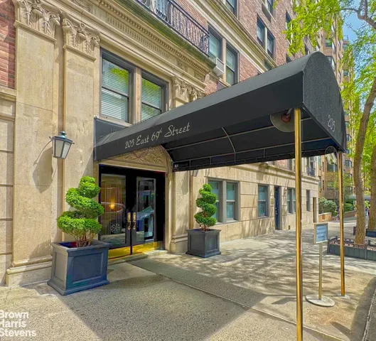 $670,000 | 205 East 69th Street, Unit 8G | Lenox Hill