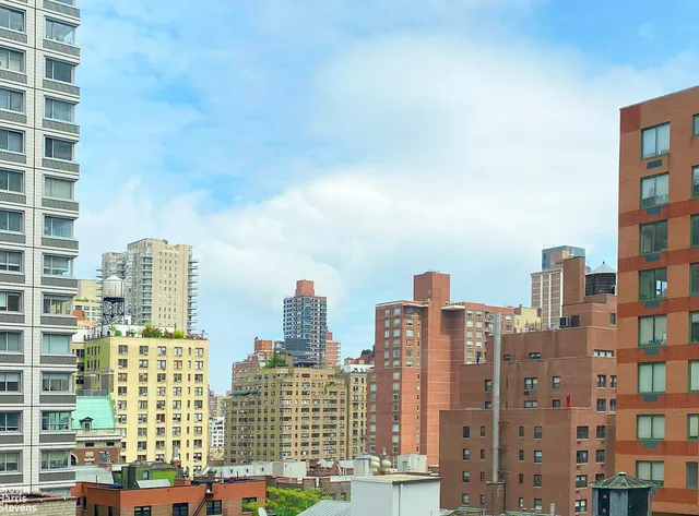 $670,000 | 205 East 69th Street, Unit 8G | Lenox Hill