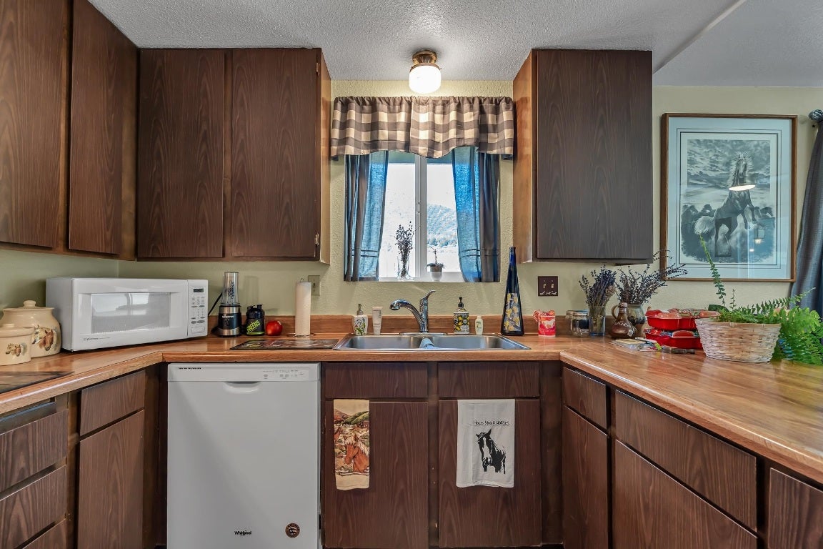 9121 Guys Gulch Road Yreka, CA 96097 - Photo 12 of 28 Gallery Image 12