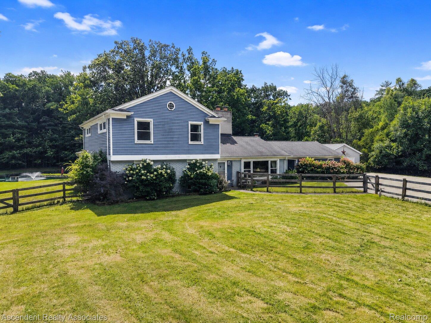 6157 Blue Beech Court Rochester, MI 48306 - Photo 2 of 30 6157 Blue Beech Court, Rochester Hills, Michigan