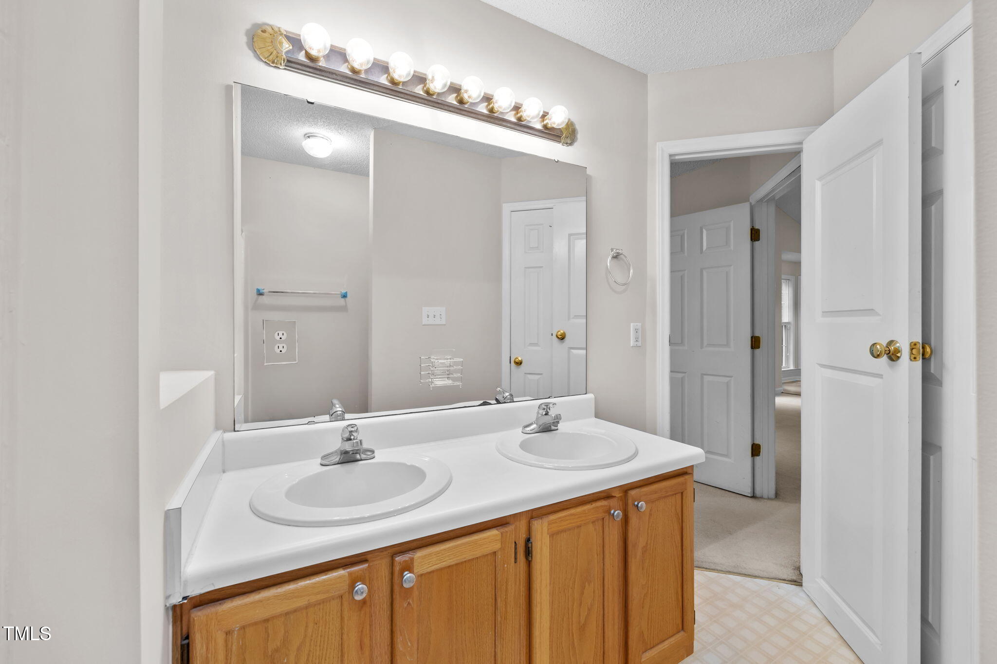4457 Labrador Drive Raleigh, NC 27616 - Photo 16 of 27 34-web-or-mls-IMG_2510
