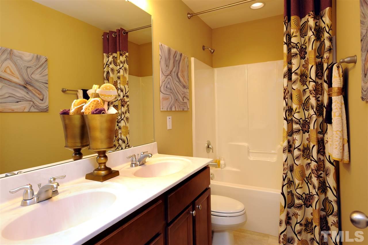 2429 Pecan Ridge Way Apex, NC 27502 - Photo 10 of 17 Gallery Image 10
