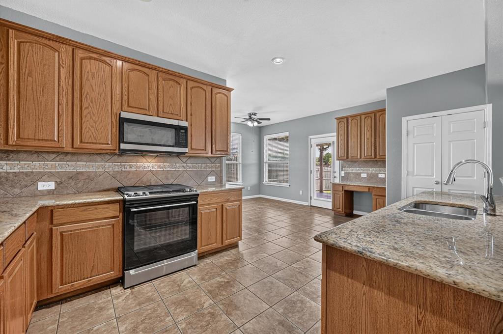 10341 Brunston Road Fort Worth, TX 76244 - Photo 18 of 31