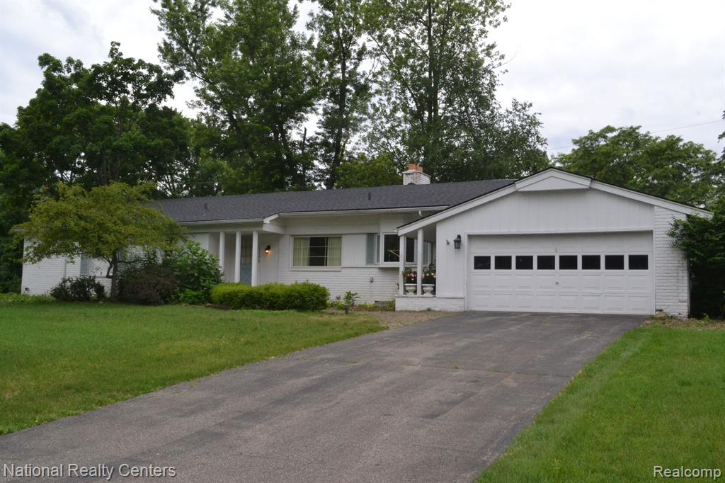 7196 Springridge Road West Bloomfield, MI 48322 - Photo 1 of 20