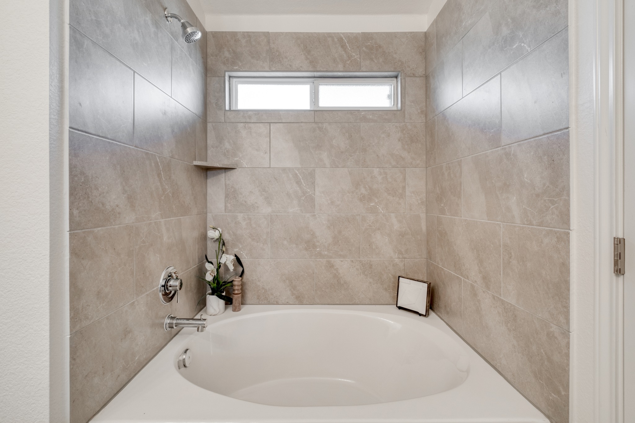 16400 Fetching Avenue Manor, TX 78653 - Photo 14 of 32 Full bathroom featuring shower / bathtub combination