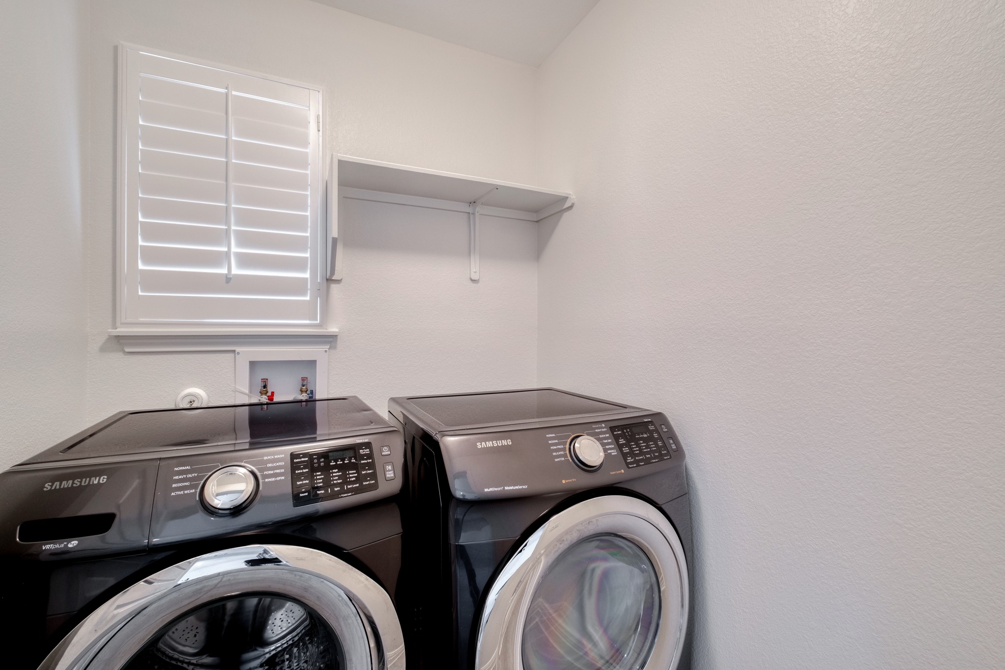 16400 Fetching Avenue Manor, TX 78653 - Photo 18 of 32 Laundry room with washing machine and clothes dryer and a textured wall
