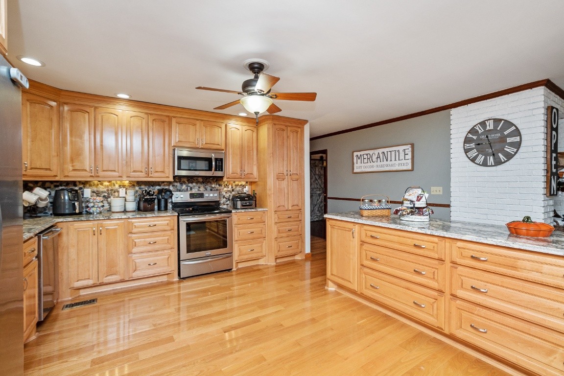 1159 Dimple Road Chapmansboro, TN 37035 - Photo 16 of 50 Gallery Image 16