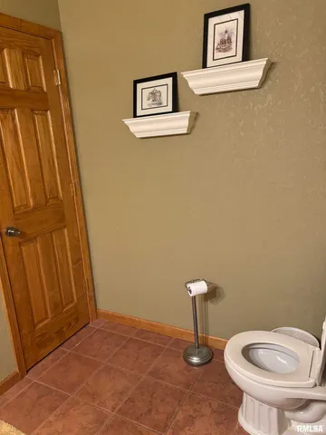 $439,900 | 13916 Leisure Lane, Benton, IL 62812